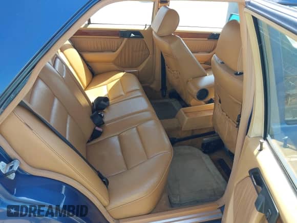 1991 Mercedes-Benz 300 E z VIN WDBEA30D3MB480499, wystawiony jako IAAI lot #42854983 z przebiegiem 166 741 mil mil oraz . Historia ofert i sprzedaży dostępna na DreamBid. Obrazek 8.