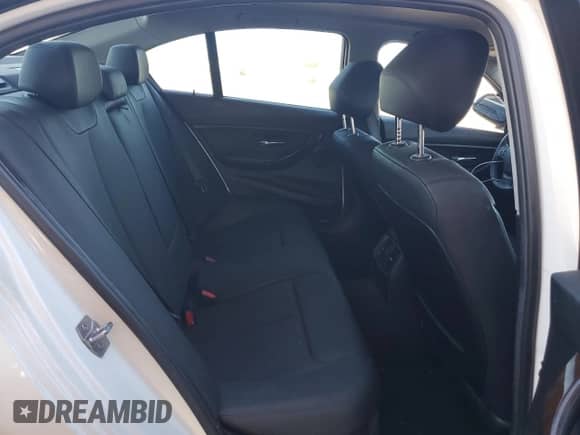 2016 BMW 3 Series 320i xDrive с VIN WBA8A3C55GK551478, выставлен на аукционе Copart как лот 85953825 с пробегом 28 082 миль миль и Списание • Salvage title. История ставок и продаж доступна на DreamBid. Изображение 10.