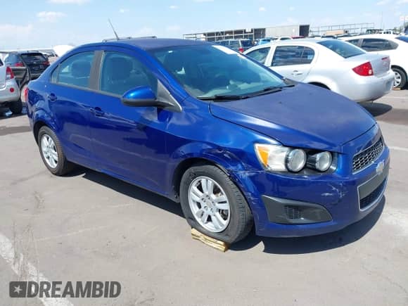 2012 Chevrolet Sonic LS с VIN 1G1JA5SH5C4215042, выставлен на аукционе IAAI как лот 42608607 с пробегом 117 294 миль миль и . История ставок и продаж доступна на DreamBid. Изображение 1.