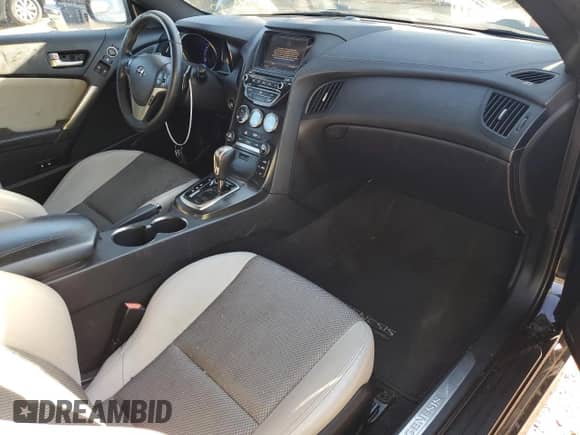 2014 Hyundai Genesis Coupe 2.0T z VIN KMHHT6KD5EU121471, wystawiony jako Copart lot #72702234 z przebiegiem 109 964 mil mil oraz Szkoda całkowita • Salvage title. Historia ofert i sprzedaży dostępna na DreamBid. Obrazek 8.