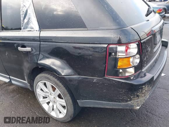 2007 Land Rover Range Rover Sport SC z VIN SALSH23497A111915, wystawiony jako IAAI lot #41491636 z przebiegiem 153 924 mil mil oraz . Historia ofert i sprzedaży dostępna na DreamBid. Obrazek 14.