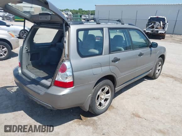 2006 Subaru Forester X with VIN JF1SG63636H757563, listed as a IAAI auction lot 43023386 with 163,977 mi miles and . Bid and sale history available at DreamBid. Image 4.