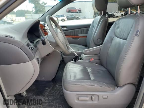 2010 Toyota Sienna XLE с VIN 5TDYK4CC8AS339789, выставлен на аукционе Copart как лот 85838045 с пробегом 178 977 миль миль и Списание • Salvage title. История ставок и продаж доступна на DreamBid. Изображение 7.