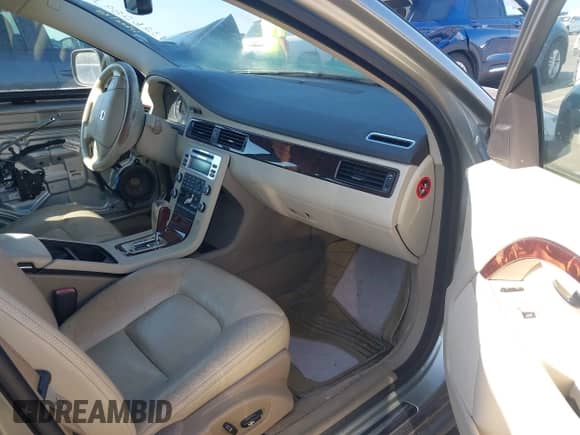 2008 Volvo XC70 with VIN YV4BZ982481035636, listed as a IAAI auction lot 43262892 with 192,084 mi miles and . Bid and sale history available at DreamBid. Image 5.