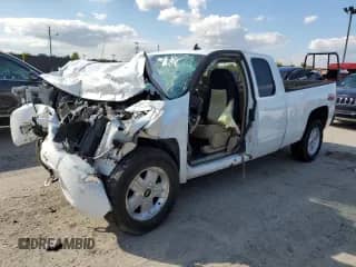 2010 Chevrolet Silverado 1500 LT с VIN 1GCSKSE37AZ139900, выставлен на аукционе Copart как лот 81748695 с пробегом Не указан миль и На запчасти • Non repairable. История ставок и продаж доступна на DreamBid. Изображение 1.