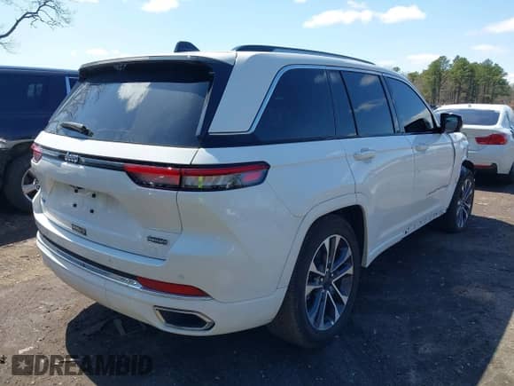 2024 Jeep Grand Cherokee Overland with VIN 1C4RJYD6XRC681717, listed as a IAAI auction lot 41983854 with 3,250 mi miles and . Bid and sale history available at DreamBid. Image 4.