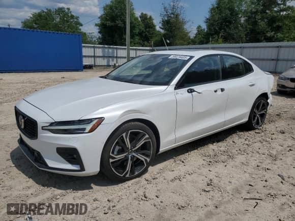 2024 Volvo S60 Plus Dark Theme z VIN 7JRL12FL5RG288417, wystawiony jako Copart lot #59039405 z przebiegiem 35 mil mil oraz Nie do naprawy • Non repairable. Historia ofert i sprzedaży dostępna na DreamBid. Obrazek 1.