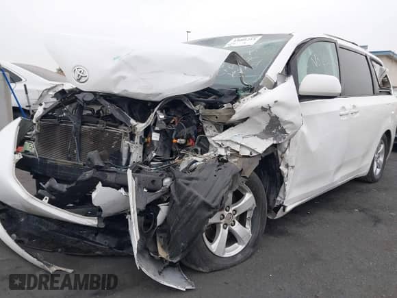 2011 Toyota Sienna LE z VIN 5TDKK3DC4BS145664, wystawiony jako IAAI lot #43001214 z przebiegiem Nie podano mil oraz . Historia ofert i sprzedaży dostępna na DreamBid. Obrazek 22.