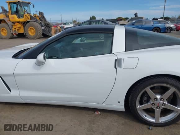 2006 Chevrolet Corvette with VIN 1G1YY26U665116616, listed as a IAAI auction lot 41699341 with 58,091 mi miles and . Bid and sale history available at DreamBid. Image 14.