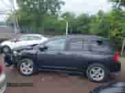 2010 Jeep Compass Sport z VIN 1J4NT1FB9AD677161, wystawiony jako IAAI lot #42686377 z przebiegiem 177 564 mil mil oraz . Historia ofert i sprzedaży dostępna na DreamBid. Obrazek 15.