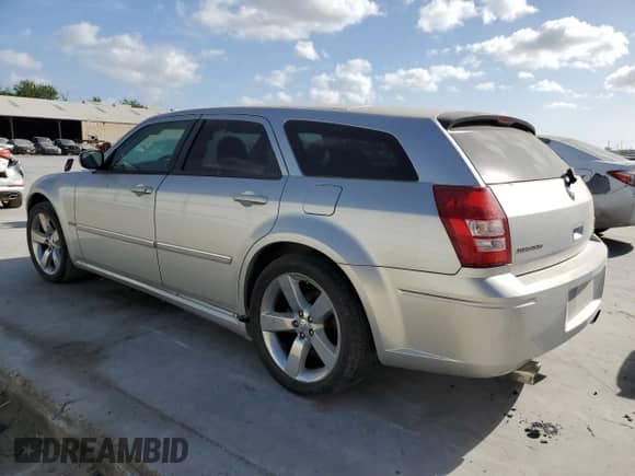 2006 Dodge Magnum R/T with VIN 2D4GV572X6H126376, listed as a Copart auction lot 49714425 with 59,028 mi miles and Clean title. Bid and sale history available at DreamBid. Image 2.