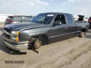 2005 Chevrolet Silverado 1500 Work Truck z VIN 1GCEC19V55Z327255, wystawiony jako Copart lot #71475115 z przebiegiem 211 799 mil mil oraz Szkoda całkowita • Salvage title. Historia ofert i sprzedaży dostępna na DreamBid. Obrazek 1.