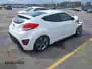 2013 Hyundai Veloster Turbo z VIN KMHTC6AE6DU112233, wystawiony jako IAAI lot #41869164 z przebiegiem 151 091 mil mil oraz . Historia ofert i sprzedaży dostępna na DreamBid. Obrazek 4.