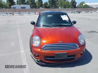 2013 MINI Hardtop with VIN WMWSU3C50DT682661, listed as a IAAI auction lot 42294482 with 114,066 mi miles and . Bid and sale history available at DreamBid. Image 6.