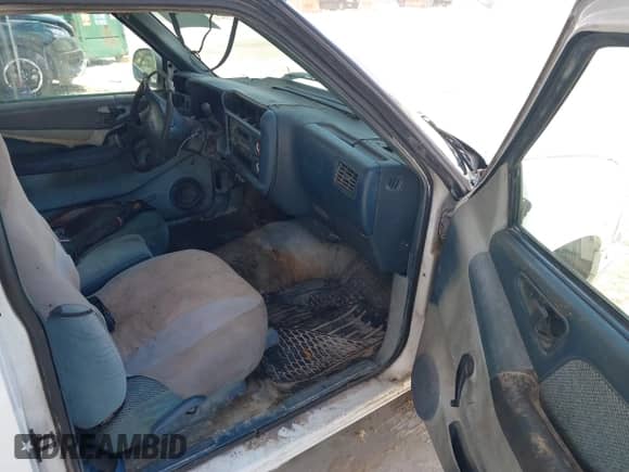 1995 Chevrolet S-10 LS с VIN 1GCCS19Z6S8134451, выставлен на аукционе IAAI как лот 42261614 с пробегом 300 001 миль миль и . История ставок и продаж доступна на DreamBid. Изображение 5.