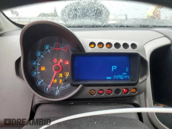 2014 Chevrolet Sonic LT z VIN 1G1JC5SG7E4106134, wystawiony jako Copart lot #80910575 z przebiegiem 149 644 mil mil oraz Szkoda całkowita • Salvage title. Historia ofert i sprzedaży dostępna na DreamBid. Obrazek 9.