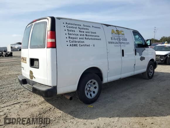 2011 Chevrolet Express Cargo с VIN 1GCSGAFX1B1142157, выставлен на аукционе Copart как лот 45714195 с пробегом 209 939 миль миль и Списание • Salvage title. История ставок и продаж доступна на DreamBid. Изображение 3.