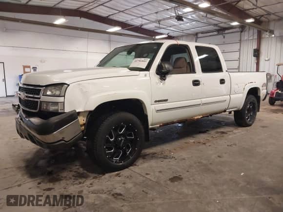 2006 Chevrolet Silverado 1500HD LT1 с VIN 1GCGK13U76F242626, выставлен на аукционе IAAI как лот 40786885 с пробегом 171 077 миль миль и . История ставок и продаж доступна на DreamBid. Изображение 21.