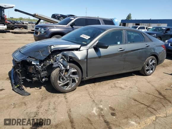 2025 Hyundai Elantra SEL Sport z VIN KMHLM4DG1SU902910, wystawiony jako Copart lot #56459145 z przebiegiem 7 637 mil mil oraz Nie do naprawy • Non repairable. Historia ofert i sprzedaży dostępna na DreamBid. Obrazek 1.