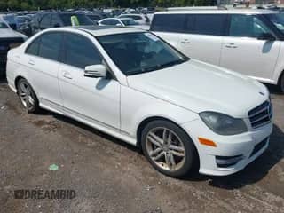 2014 Mercedes-Benz C 300 Sport z VIN WDDGF8ABXEG166638, wystawiony jako IAAI lot #42996346 z przebiegiem 164 214 mil mil oraz . Historia ofert i sprzedaży dostępna na DreamBid. Obrazek 1.