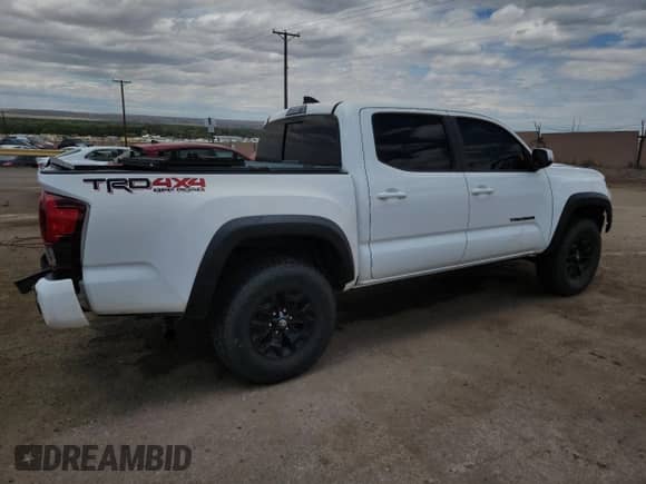 2018 Toyota Tacoma SR z VIN 3TMCZ5AN3JM164612, wystawiony jako Copart lot #70181335 z przebiegiem 134 510 mil mil oraz Szkoda całkowita • Salvage title. Historia ofert i sprzedaży dostępna na DreamBid. Obrazek 3.