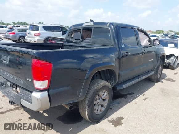 2017 Toyota Tacoma SR5 z VIN 5TFAZ5CN2HX045510, wystawiony jako IAAI lot #42432191 z przebiegiem 126 004 mil mil oraz . Historia ofert i sprzedaży dostępna na DreamBid. Obrazek 4.