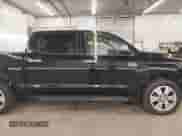 2017 Toyota Tundra Platinum с VIN 5TFAY5F12HX655824, выставлен на аукционе IAAI как лот 42902032 с пробегом 116 161 миль миль и . История ставок и продаж доступна на DreamBid. Изображение 14.