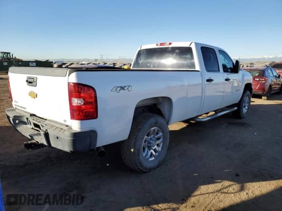 2011 Chevrolet Silverado 2500HD Work Truck z VIN 1GC1KVC8XBF235468, wystawiony jako Copart lot #88084225 z przebiegiem 157 963 mil mil oraz Szkoda całkowita • Salvage title. Historia ofert i sprzedaży dostępna na DreamBid. Obrazek 3.