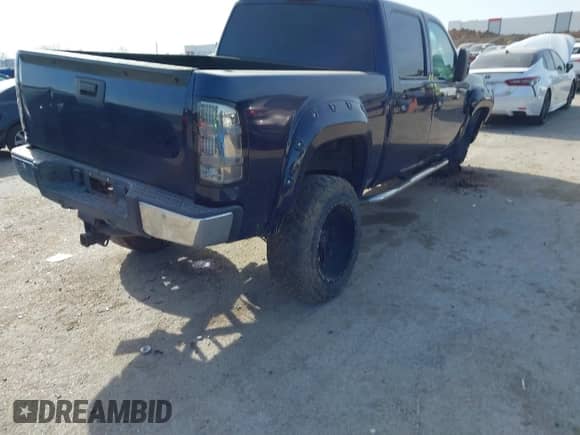2007 GMC Sierra 1500 SLE1 z VIN 2GTEK13M471603813, wystawiony jako IAAI lot #41843924 z przebiegiem 217 536 mil mil oraz . Historia ofert i sprzedaży dostępna na DreamBid. Obrazek 4.