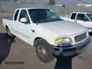 1998 Ford F-150 z VIN 2FTZX1764WCA42109, wystawiony jako IAAI lot #43409593 z przebiegiem 249 476 mil mil oraz . Historia ofert i sprzedaży dostępna na DreamBid. Obrazek 1.