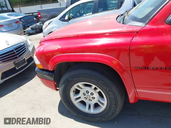 2002 Dodge Dakota Sport z VIN 1B7HL38XX2S686570, wystawiony jako IAAI lot #42865151 z przebiegiem 208 358 mil mil oraz . Historia ofert i sprzedaży dostępna na DreamBid. Obrazek 12.