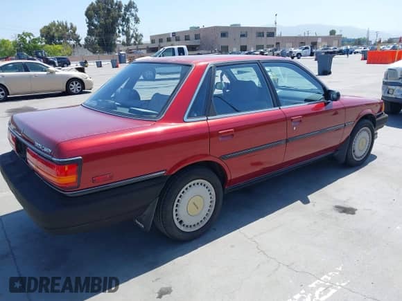 1990 Toyota Camry z VIN JT2VV21E7L0124311, wystawiony jako IAAI lot #42200283 z przebiegiem 214 189 mil mil oraz . Historia ofert i sprzedaży dostępna na DreamBid. Obrazek 4.
