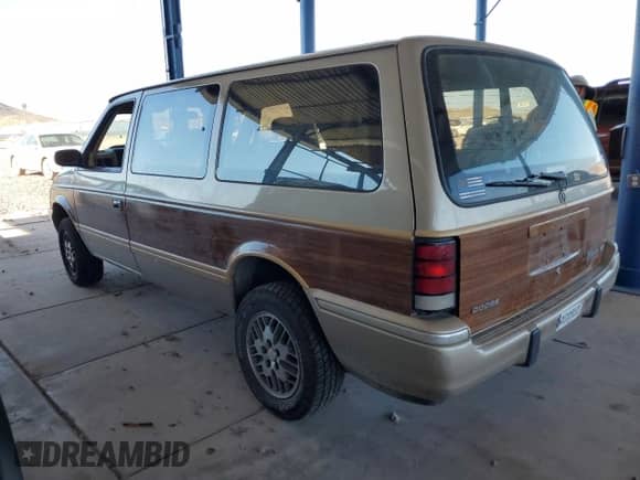 1991 Dodge Caravan z VIN 1B4GD54R1MX553940, wystawiony jako Copart lot #59332594 z przebiegiem 110 858 mil mil oraz Szkoda całkowita • Salvage title. Historia ofert i sprzedaży dostępna na DreamBid. Obrazek 2.