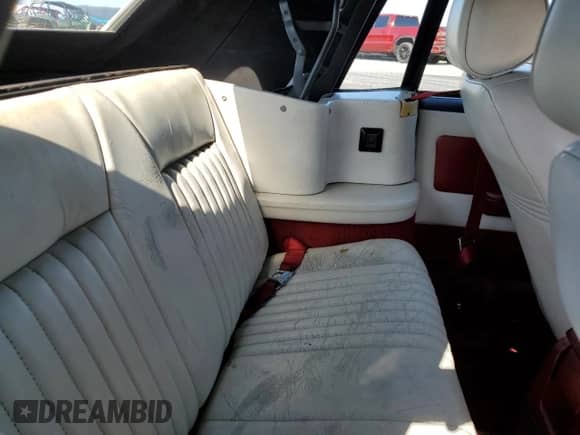 1989 Ford Mustang z VIN 1FABP44E2KF180315, wystawiony jako Copart lot #89904145 z przebiegiem 14 507 mil mil oraz Czysty tytuł • Clean title. Historia ofert i sprzedaży dostępna na DreamBid. Obrazek 10.