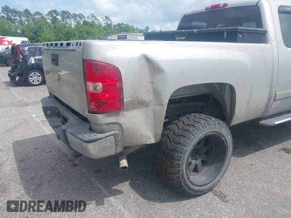 2008 Chevrolet Silverado 1500 1LT с VIN 2GCEC19C781149327, выставлен на аукционе IAAI как лот 42126913 с пробегом 194 629 миль миль и . История ставок и продаж доступна на DreamBid. Изображение 6.