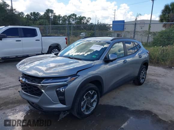 2025 Chevrolet Trax LT with VIN KL77LHEPXSC202479, listed as a IAAI auction lot 43510381 with 13,984 mi miles and . Bid and sale history available at DreamBid. Image 20.