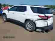 2019 Chevrolet Traverse LT Cloth z VIN 1GNEVGKW2KJ269249, wystawiony jako IAAI lot #42836941 z przebiegiem 74 886 mil mil oraz . Historia ofert i sprzedaży dostępna na DreamBid. Obrazek 3.