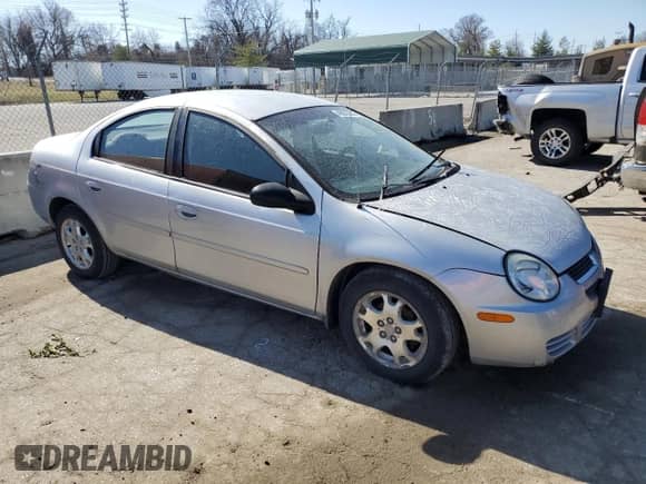 2004 Dodge Neon SXT z VIN 1B3ES56C34D551974, wystawiony jako Copart lot #46829235 z przebiegiem 212 829 mil mil oraz Szkoda całkowita • Salvage title. Historia ofert i sprzedaży dostępna na DreamBid. Obrazek 4.