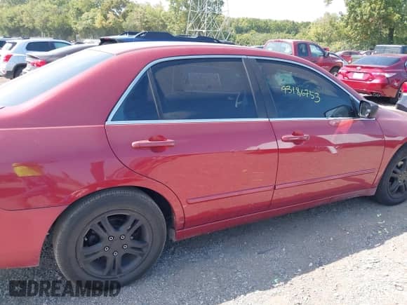 2007 Honda Accord EX с VIN 1HGCM56707A189967, выставлен на аукционе IAAI как лот 43186753 с пробегом 242 705 миль миль и . История ставок и продаж доступна на DreamBid. Изображение 13.