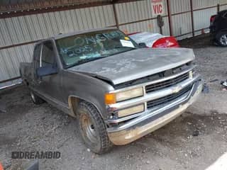 1998 Chevrolet Silverado 1500 z VIN 2GCEC19R3W1215230, wystawiony jako IAAI lot #42392638 z przebiegiem 397 029 mil mil oraz . Historia ofert i sprzedaży dostępna na DreamBid. Obrazek 1.