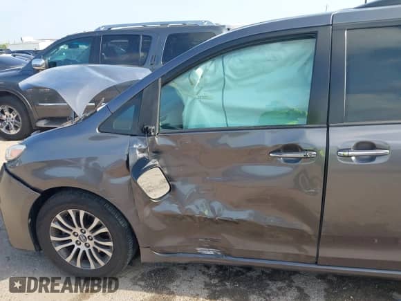 2018 Toyota Sienna XLE Auto Access Seat with VIN 5TDYZ3DC9JS949804, listed as a IAAI auction lot 42207235 with 148,044 mi miles and . Bid and sale history available at DreamBid. Image 6.