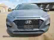 2020 Hyundai Kona SE с VIN KM8K1CAA7LU493621, выставлен на аукционе Copart как лот 66295345 с пробегом 72 062 миль миль и Списание • Salvage title. История ставок и продаж доступна на DreamBid. Изображение 5.