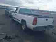 2000 Chevrolet Silverado 1500 z VIN 1GCEC14V6YE419087, wystawiony jako IAAI lot #38916431 z przebiegiem Nie podano mil oraz . Historia ofert i sprzedaży dostępna na DreamBid. Obrazek 3.