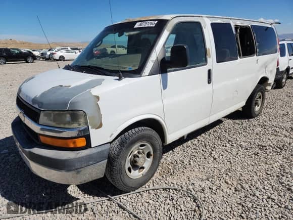 2009 Chevrolet Express Passenger with VIN 1GAHG35K091181417, listed as a Copart auction lot 80751265 with 286,059 mi miles and Salvage title. Bid and sale history available at DreamBid. Image 1.
