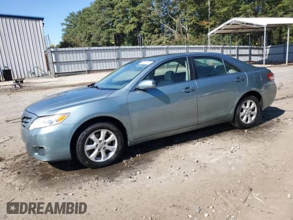 2011 Toyota Camry LE z VIN 4T1BF3EKXBU615598, wystawiony jako Copart lot #85899745 z przebiegiem 144 922 mil mil oraz Szkoda całkowita • Salvage title. Historia ofert i sprzedaży dostępna na DreamBid. Obrazek 1.