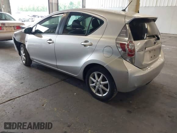 2013 Toyota Prius One z VIN JTDKDTB31D1055630, wystawiony jako IAAI lot #43197126 z przebiegiem 113 286 mil mil oraz . Historia ofert i sprzedaży dostępna na DreamBid. Obrazek 3.