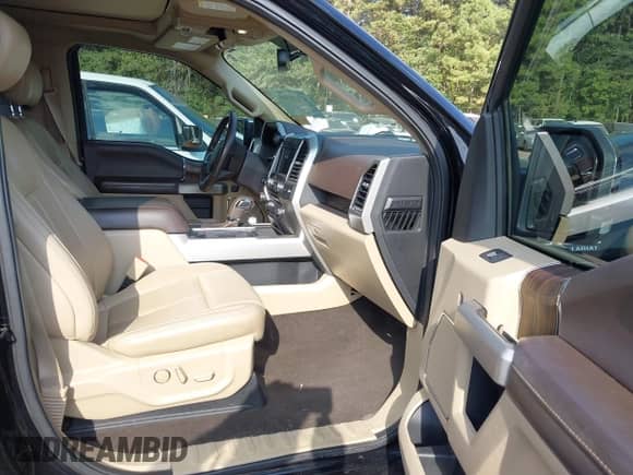 2018 Ford F-150 XL z VIN 1FTEW1EG1JFE55731, wystawiony jako IAAI lot #43173595 z przebiegiem 221 401 mil mil oraz . Historia ofert i sprzedaży dostępna na DreamBid. Obrazek 5.