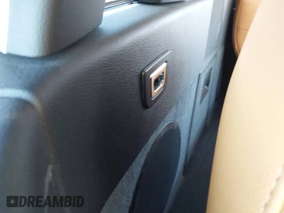 2015 BMW Z4 sDrive28i с VIN WBALL5C57FP557025, выставлен на аукционе IAAI как лот 42567182 с пробегом 84 538 миль миль и . История ставок и продаж доступна на DreamBid. Изображение 8.