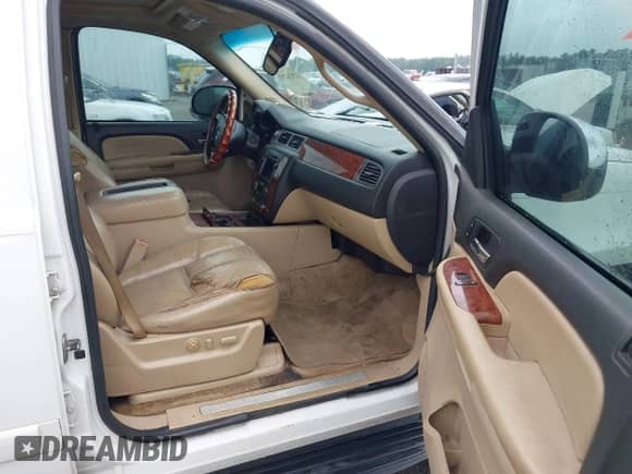 2007 Chevrolet Tahoe LT with VIN 1GNFC13017R377436, listed as a IAAI auction lot 42924253 with 361,942 mi miles and . Bid and sale history available at DreamBid. Image 5.