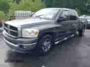 2007 Dodge 1500 SLT z VIN 3D7KR19D57G736423, wystawiony jako IAAI lot #42145607 z przebiegiem 298 274 mil mil oraz . Historia ofert i sprzedaży dostępna na DreamBid. Obrazek 2.